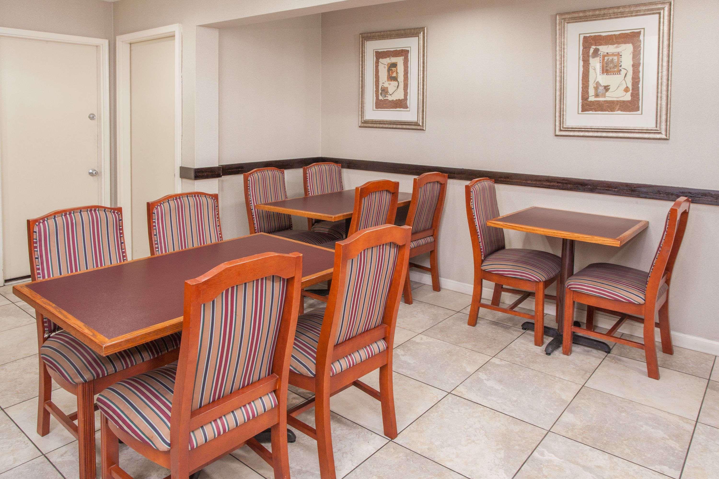 Days Inn By Wyndham Fort Wayne Exterior foto